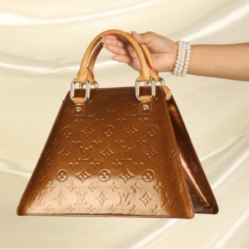 LV🤎FORSYTH BRONZE MONOGRAMMED VERNIS